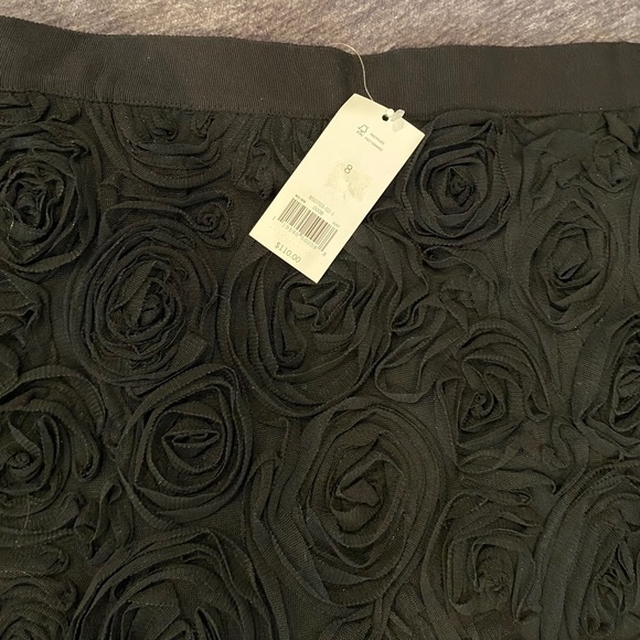 NWT Banana Republic black rosette skirt - Picture 9 of 9